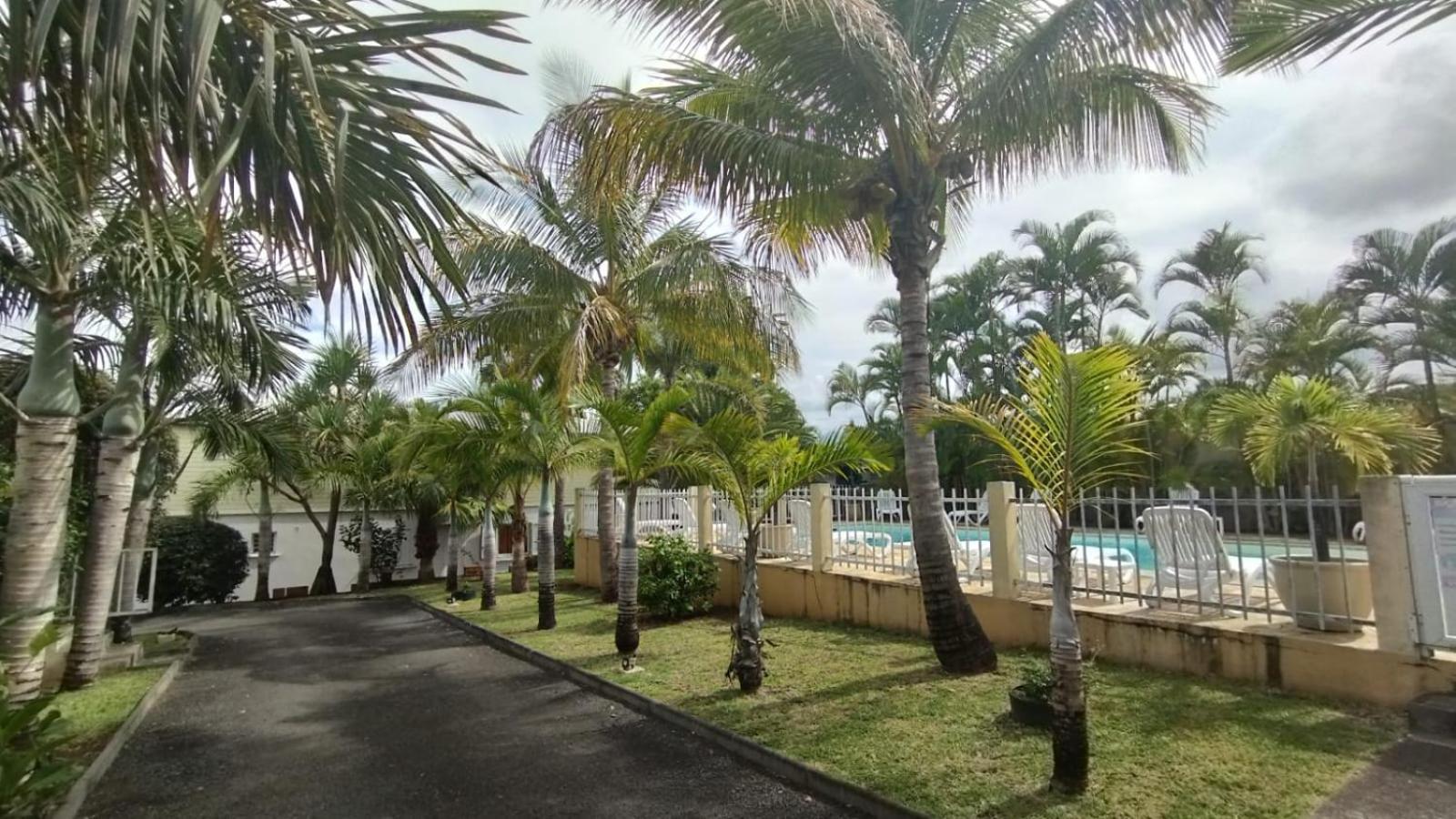 F2 Residence Oasis Terre Rouge A Saint Pierre Exteriör bild